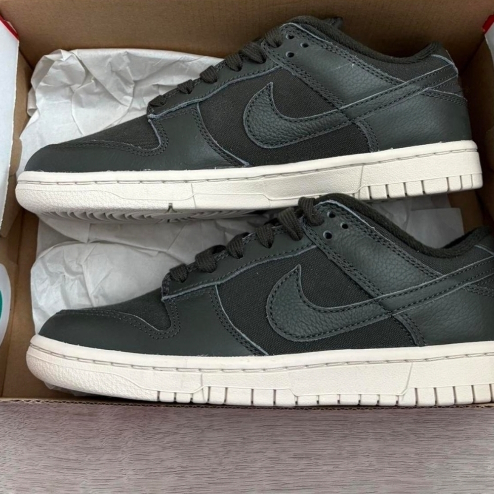 Nike Men's Dark Gray and Cream Sneakers